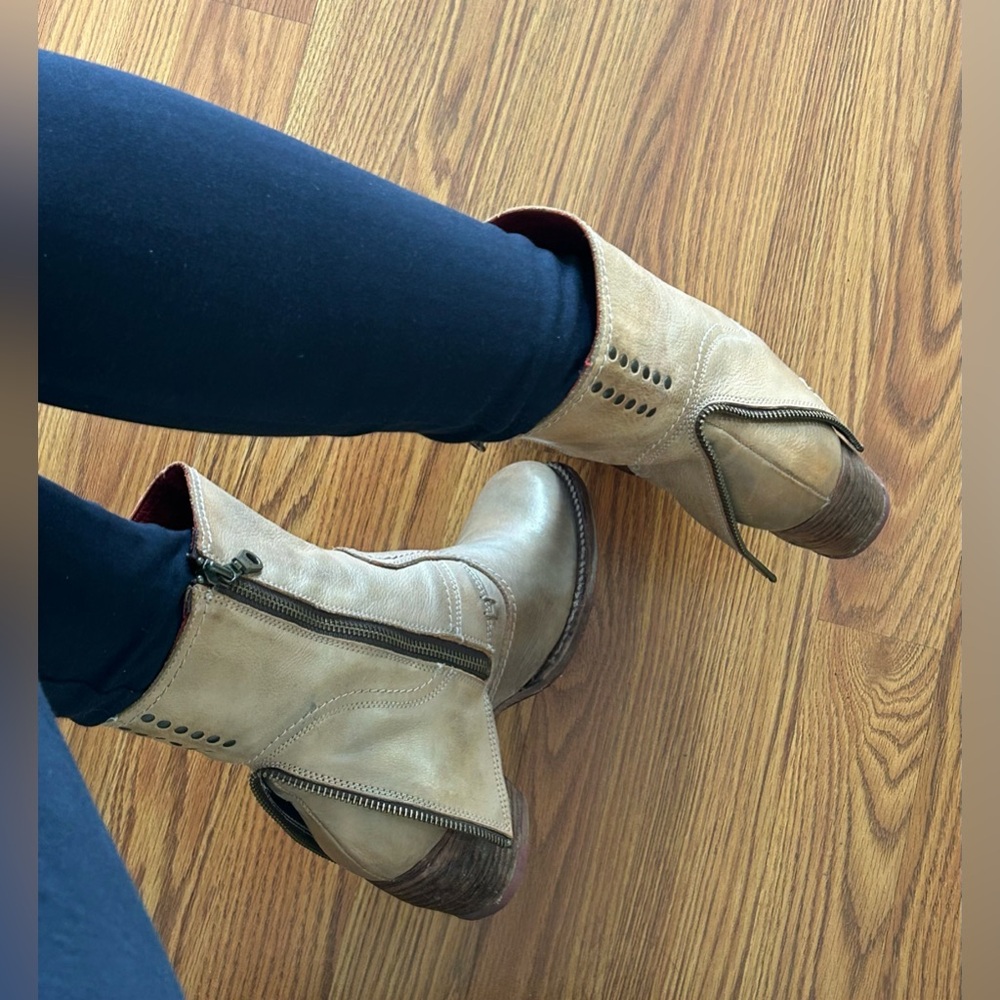 Bed Stu Iris Light Tan Leather Ankle Boots Size 8 - Picture 4 of 16